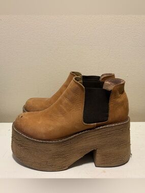 Y2k vintage Women’s Platform Chelsea Boots in Tan